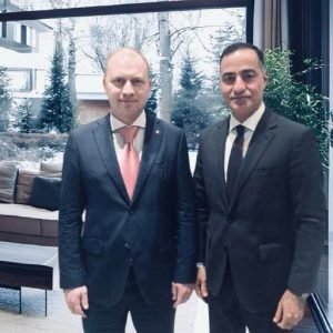 سفير مصر في موسكو يبحث مع نائب وزير الصناعة الروسي تعزيز الاستثمارات وتوطين الصناعات