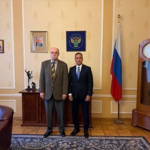 سفير مصر في موسكو يبحث التعاون القنصلي مع الجانب الروسي