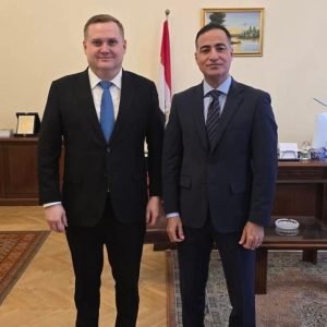 السفير المصري لدى روسيا يستقبل وزير العلاقات الاقتصادية الدولية بمقاطعة “سفيردلوفسك” الروسية