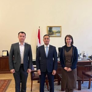 السفير المصري بموسكو يبحث آفاق التعاون الإعلامي مع مسؤولي شبكة تلفزيون “بريكس”