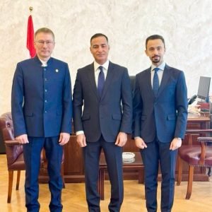 سفير مصر في روسيا يبحث سبل تعزيز التعاون الاقتصادي والثقافي مع مساعد رئيس جمهورية تتارستان